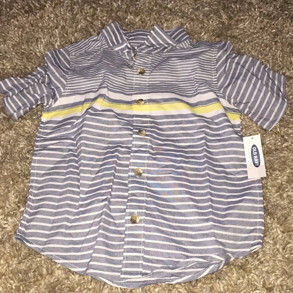 Old navy boys shirt with tags size 5t